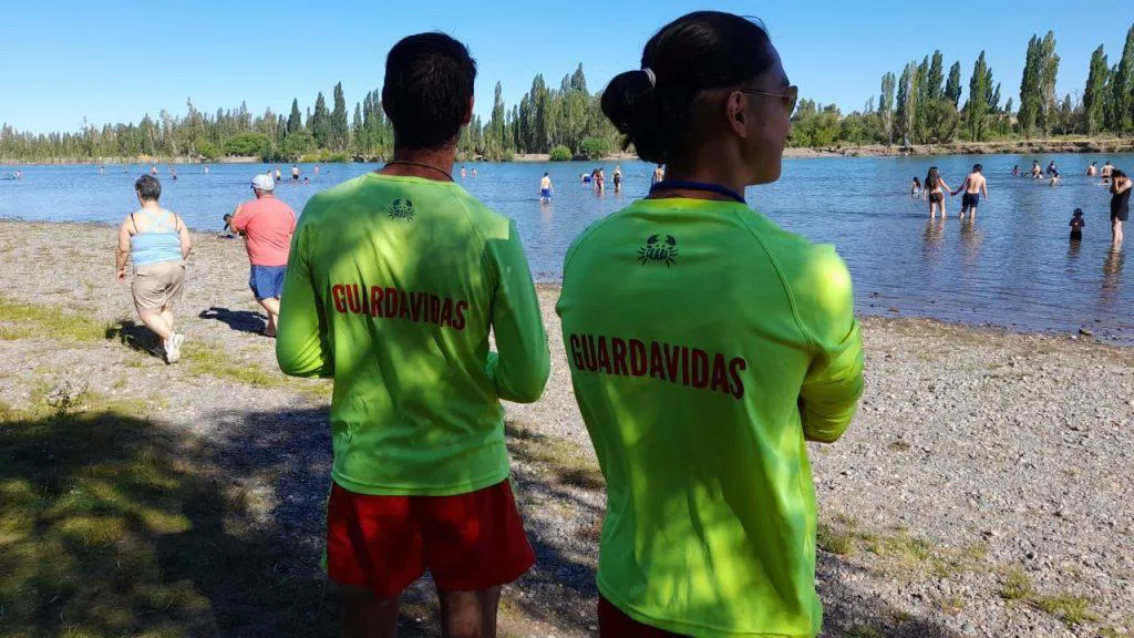 Adelantan el operativo en los balnearios del Limay por el calor