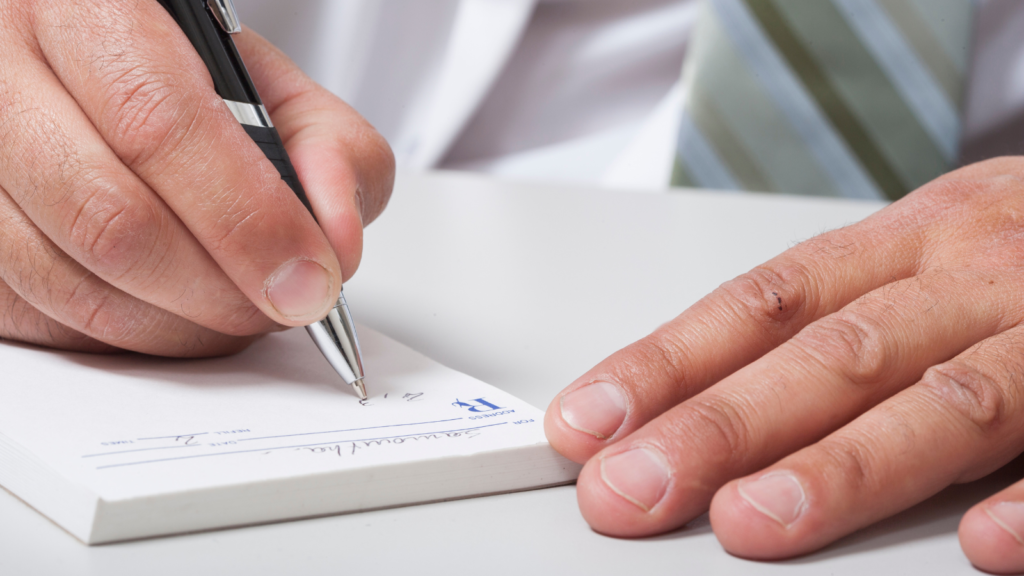 Siguen vigentes las recetas de medicamentos en papel para los afiliados al ISSN