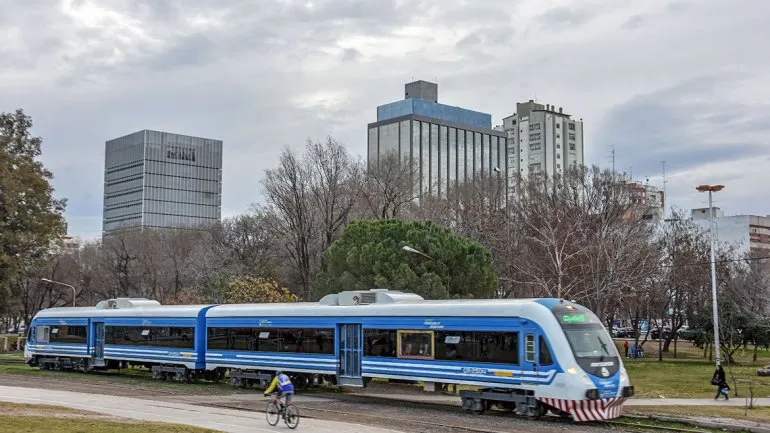 Diez años después, el Tren del Valle sigue siendo una apuesta al transporte público