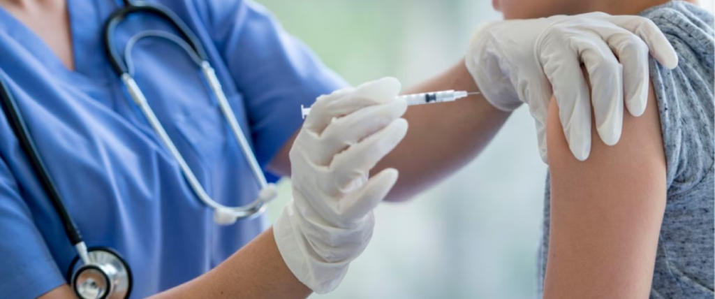 Educación y Salud buscan garantizar el calendario de vacunación en las escuelas