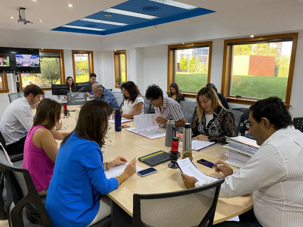 Concejales estudian reducir tasas y contribuciones tributarias