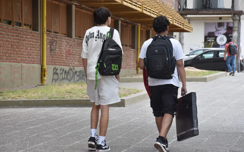 Comienzan las reinscripciones para las becas Gregorio Álvarez