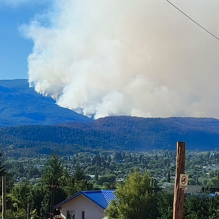Solicitan la evacuación preventiva en otras dos áreas de El Bolsón por riesgo de incendio