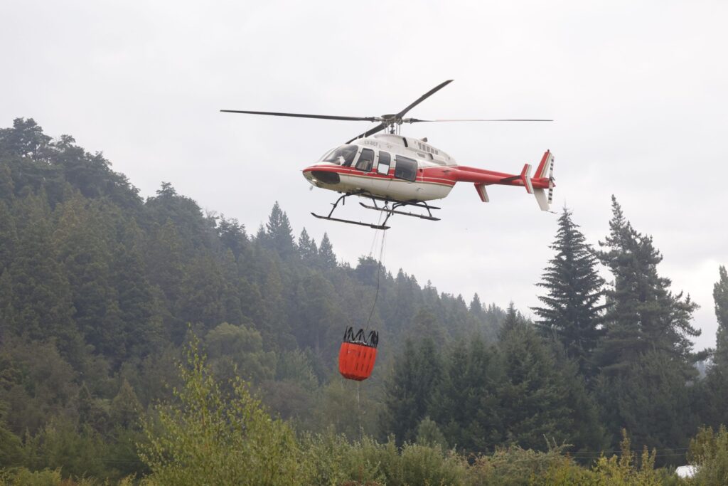 La lluvia da un respiro en los incendios en El Bolsón