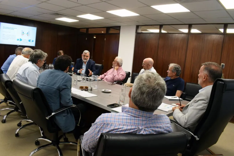 Siguen avanzando las negociaciones para completar la red troncal de fibra óptica