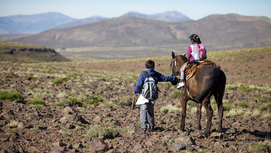Promueven el plan de becas Gregorio Álvarez en comunidades y escuelas rurales