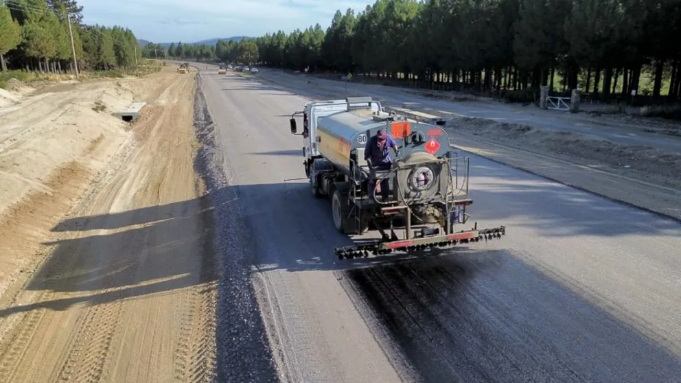 Los trabajos de pavimentación en la ruta provincial 23 continúan avanzando