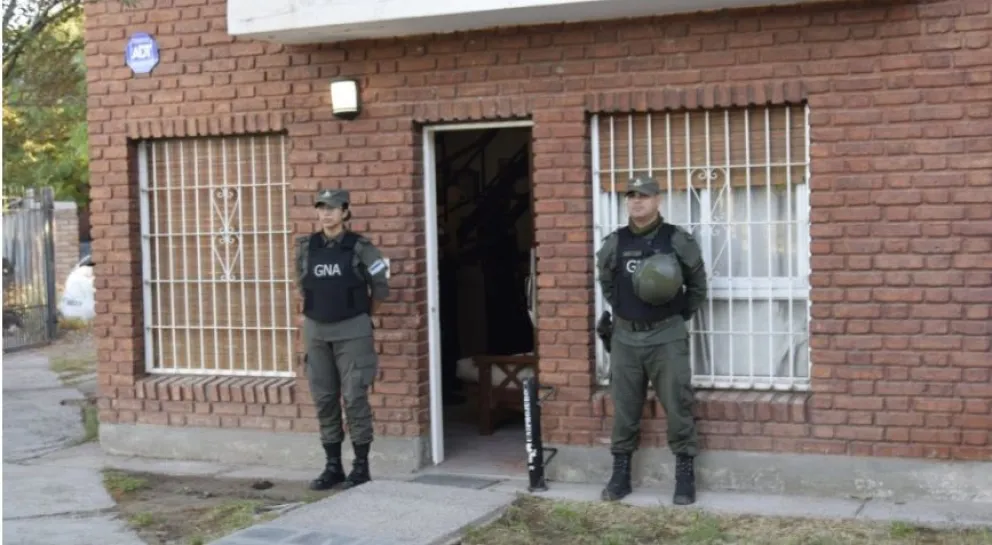 Allanan tres viviendas en Neuquén y secuestran drogas destinadas a fiestas electrónicas