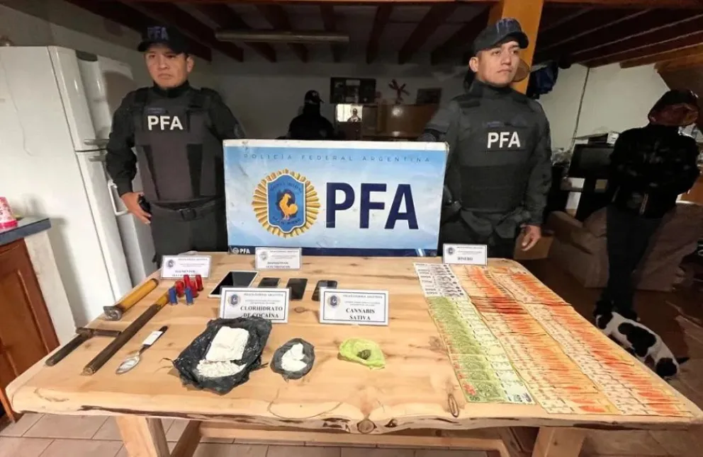 Desarticulan un punto de narcomenudeo en San Martín de los Andes y confiscaron un arma