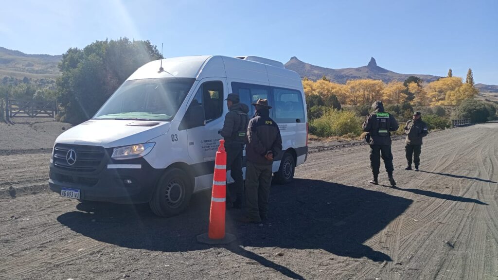 Aumentan la vigilancia en Huechulafquen para cuidar el Parque Nacional Lanín