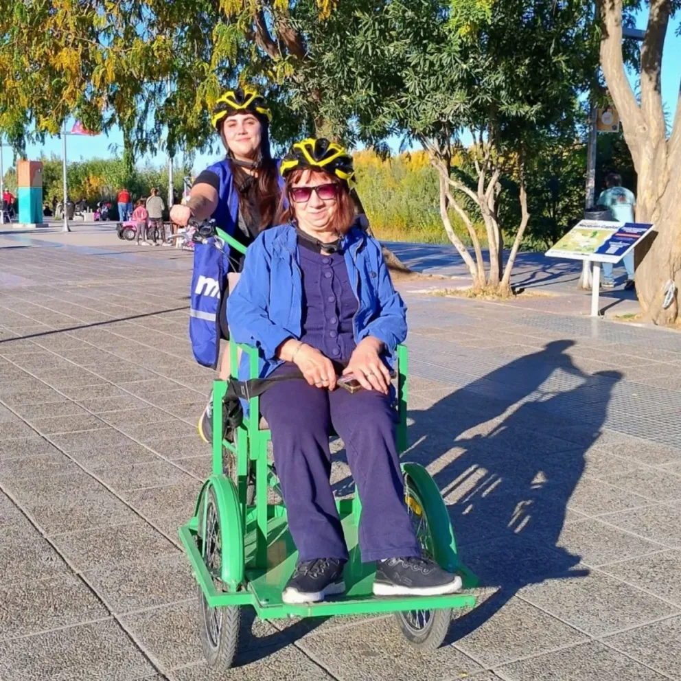 Bicicletas accesibles y juegos inclusivos en el Paseo de la Costa: gratis y para todos