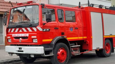 San Patricio del Chañar: incendio casi alcanza una bodega y una línea de alta tensión