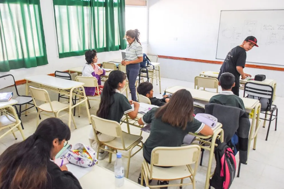 Comienza el pago de becas Gregorio Álvarez: más de 8.400 estudiantes fueron aprobados