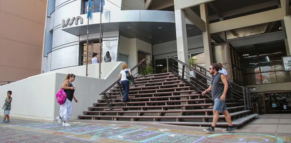 Nuevos requisitos del ISSN para afiliados entre 18 a 25 años y cónyuges