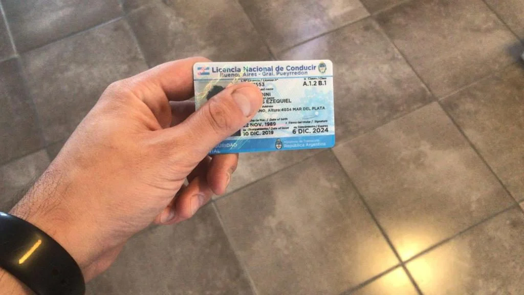 Habilitan a personas mayores a gestionar su licencia de conducir por internet