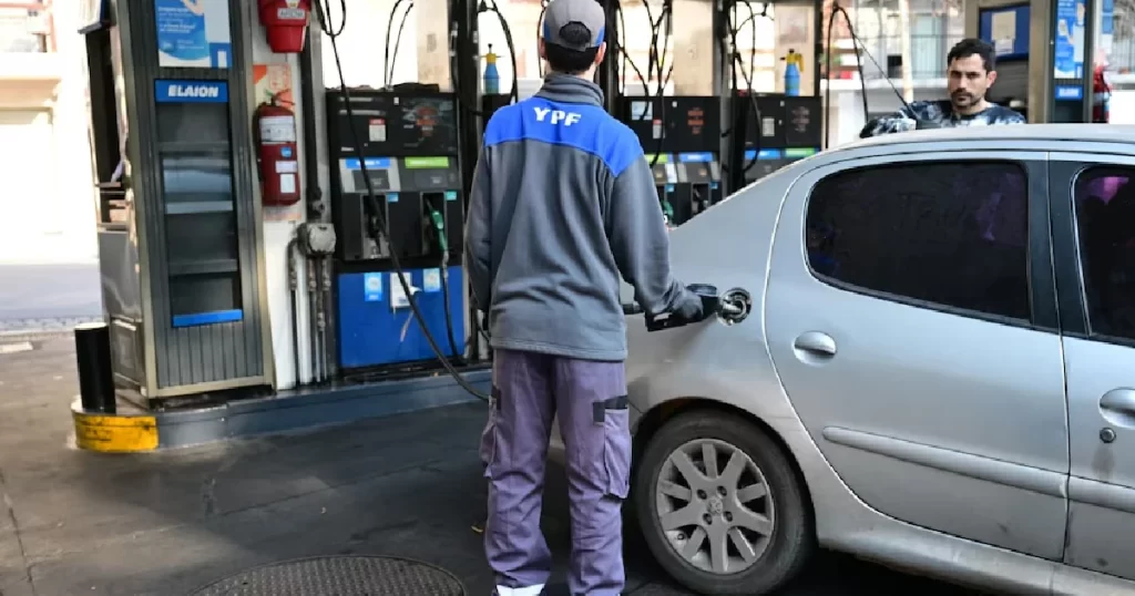 YPF baja un 4% los precios de la nafta y el gasoil a nivel nacional
