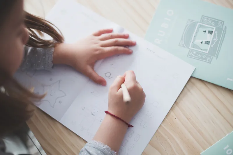 Evalúan la escritura de alumnos que ingresan a primer grado