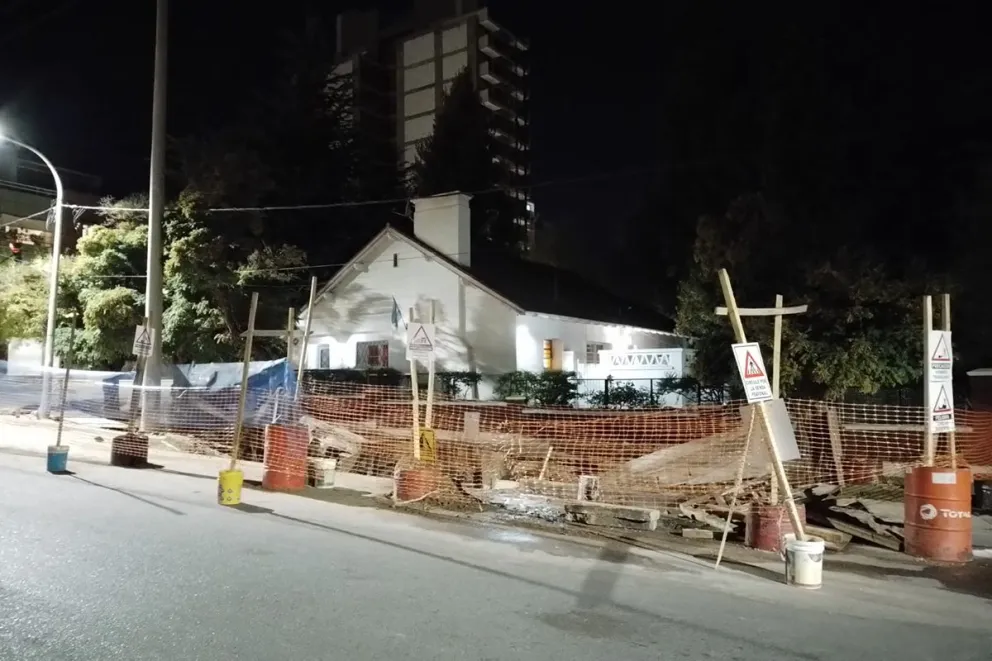 Una conexión no autorizada en una cañería afecta el suministro en el centro de la capital