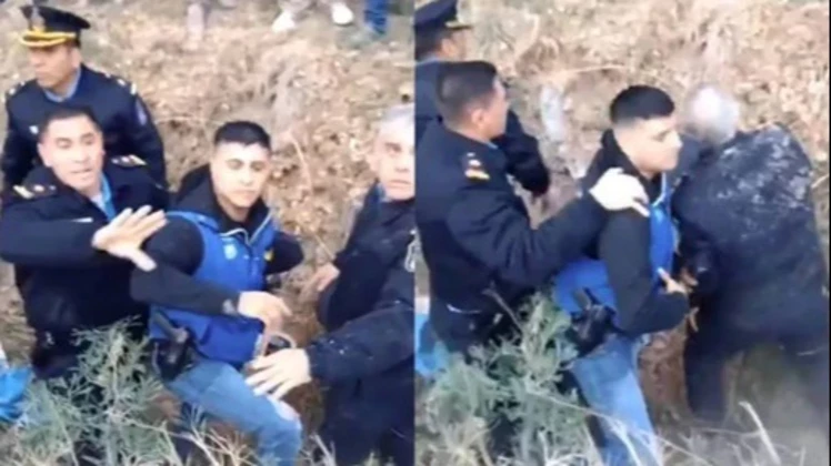 Un grupo de policías terminó en un canal en medio del corte por Cerámica Neuquén en Ruta 7