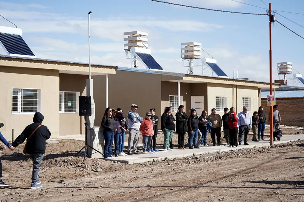 Entregaron viviendas a familias de San Patricio del Chañar