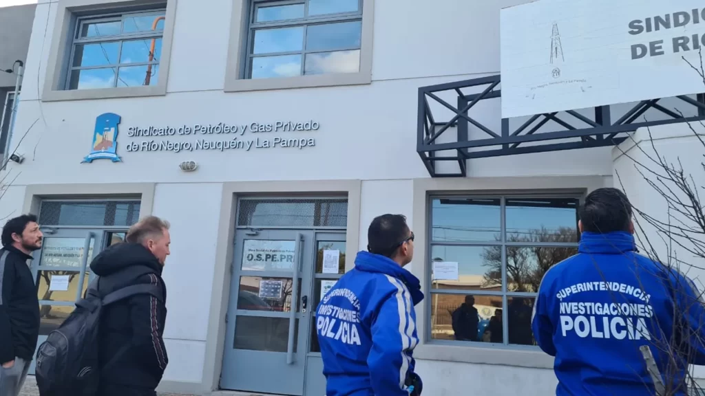 Ataque a tiros contra la sede de Petroleros en Cutral Co