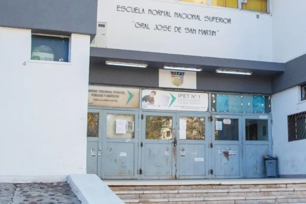 Con medidas de seguridad, se reanudan las clases en el Instituto de Formación Docente N°12