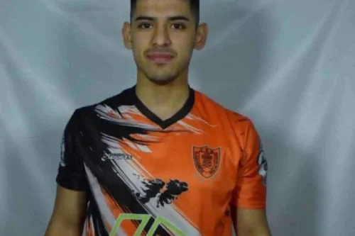 Agustín Muñoz, jugador de Petrolero, fue encontrado herido en un descampado de Plaza Huincul