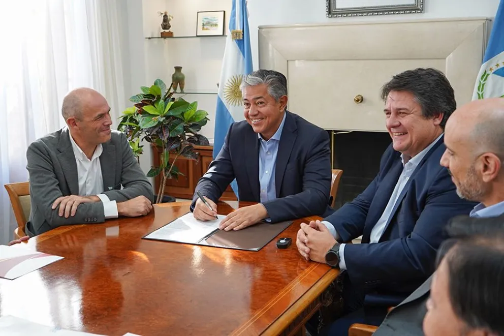 Invierten $1.600 millones en un acueducto para barrios sin red de agua en Neuquén y Centenario