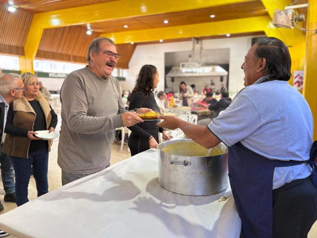 Villa El Chocón celebrará el Día del Trabajador con un locro comunitario