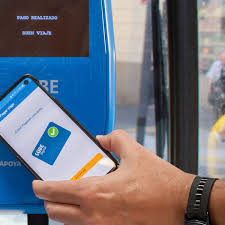 Ahora se puede pagar el colectivo con tarjeta, celular o reloj