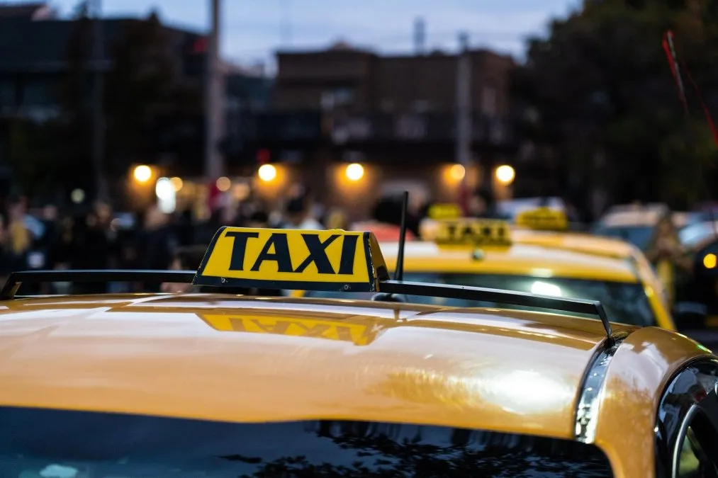 Con inversión de $15 millones, lanzan app para taxis y remises en Neuquén