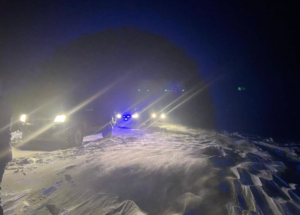 Viento blanco: operativo conjunto rescata a familias varadas cerca de Primeros Pinos