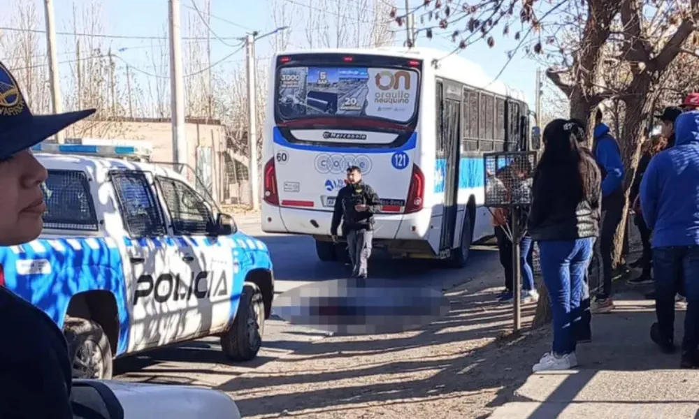  Un hombre murió atropellado por un colectivo