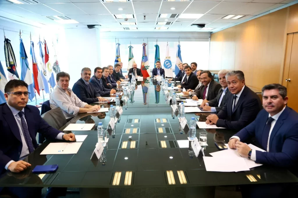 Gobernadores reclaman herramientas ante el ajuste nacional