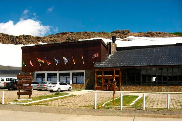 Lanzan licitación para concesionar el Hotel Termas de Copahue