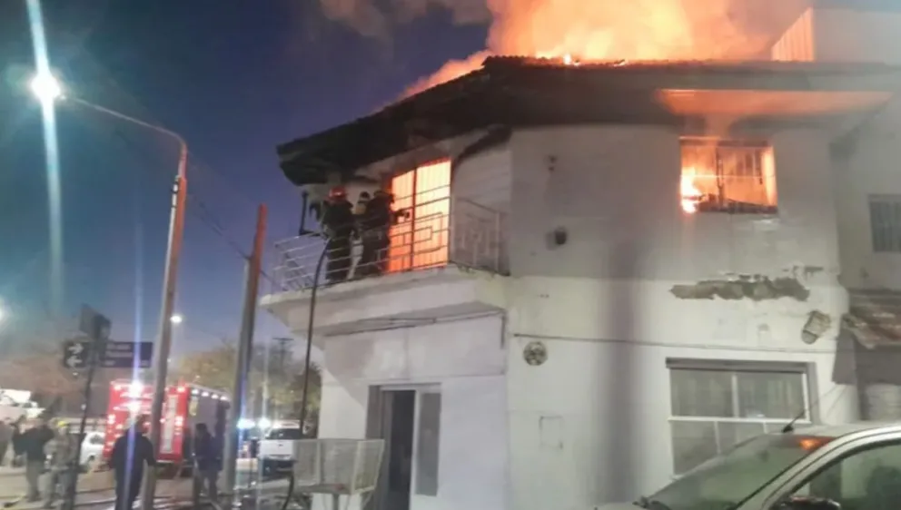 Incendio fatal en Neuquén: tres muertos y un herido grave