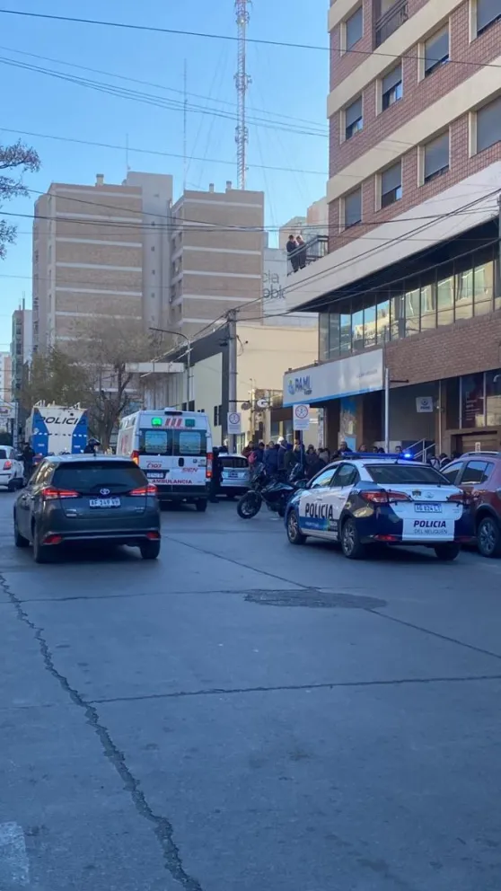 Descompensación de un hombre en la sede de PAMI generó un operativo de emergencia