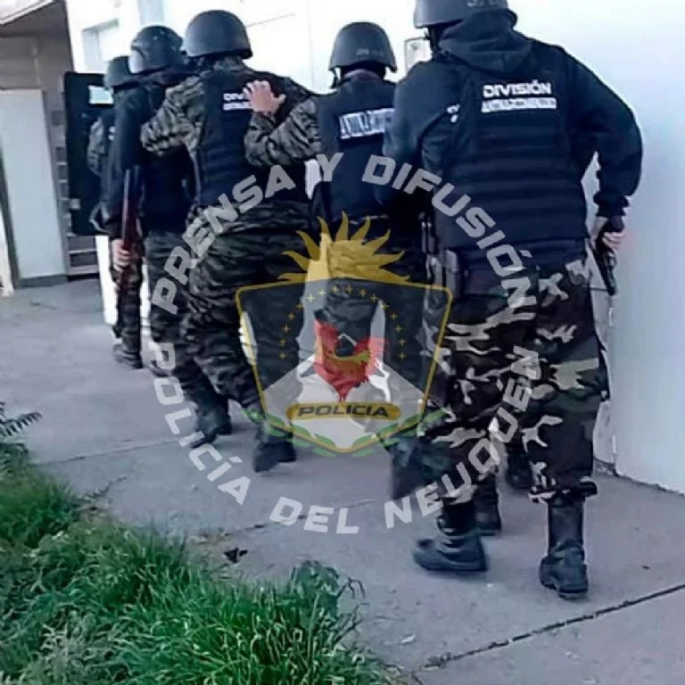 Allanamientos en serie por narcotráfico: cocaína, marihuana y armas secuestradas