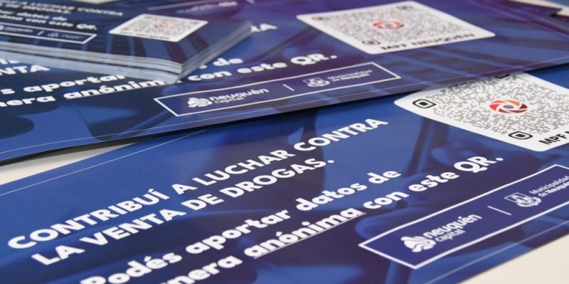 Lucha contra las drogas: colocan códigos QR en medios de transporte y edificios públicos