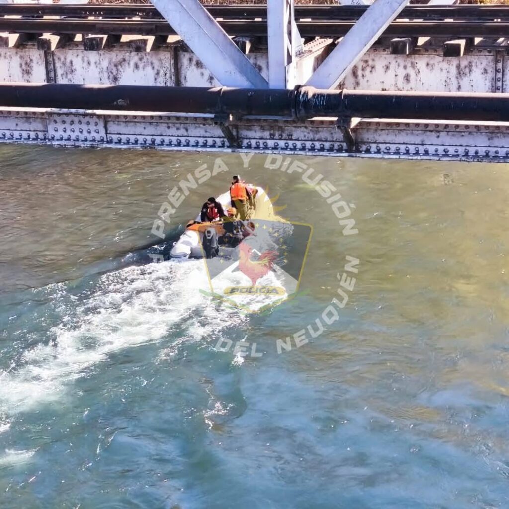 Bomberos realizaron un rescate en el puente ferroviario Cipolletti Neuquén