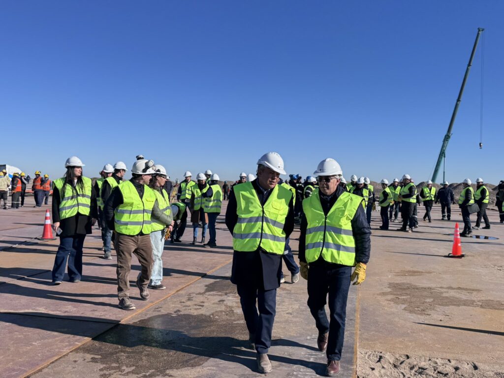 Weretilneck y Figueroa recorrieron las obras del VMOS en el Alto Valle