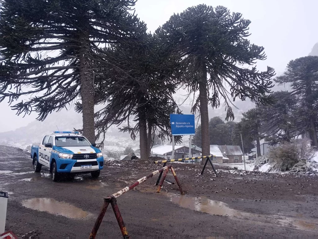 Paso Pino Hachado y Cardenal Samoré abiertos, pero con condiciones invernales severas