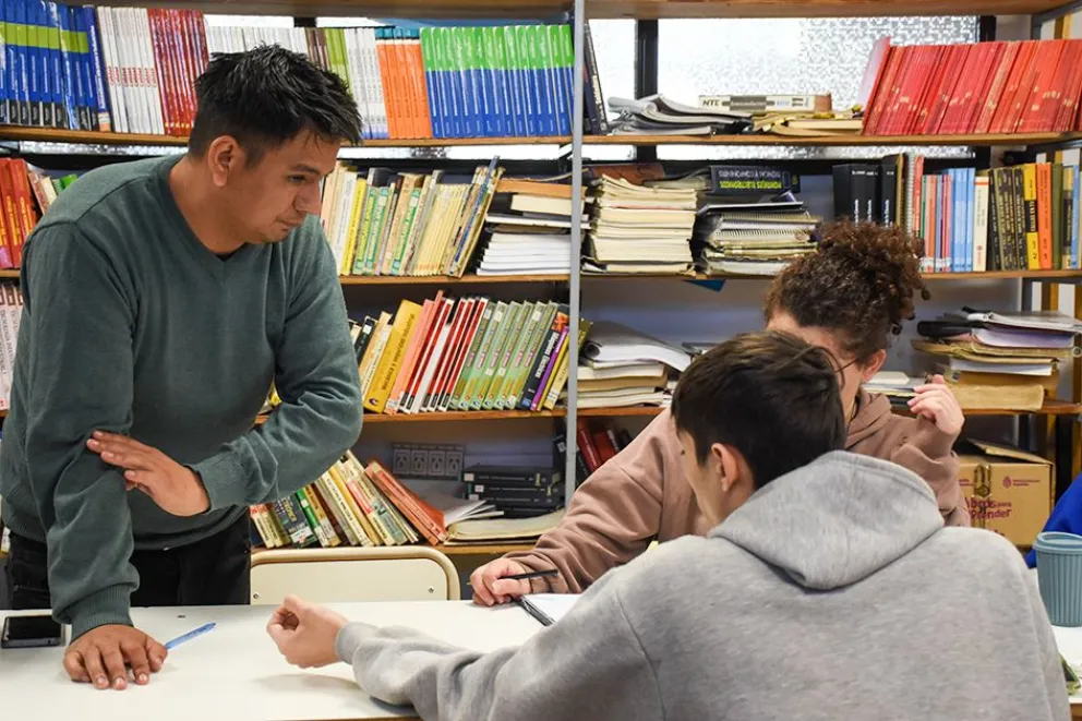Educación secundaria: acompañamiento y becas para estudiantes del FinEs
