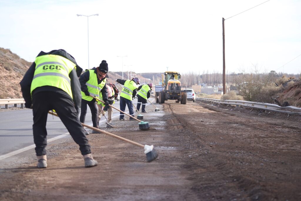 Mantenimiento activo en la Ruta 7: intervienen tramo Neuquén–Centenario