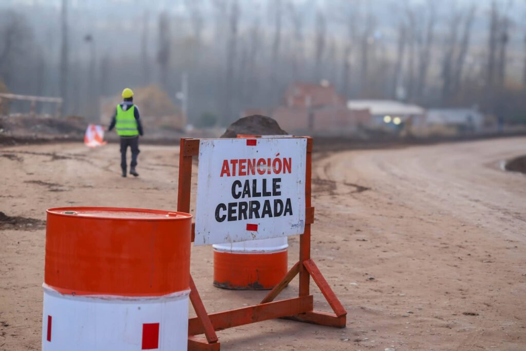 Inició la pavimentación de una vía clave para ocho barrios del oeste