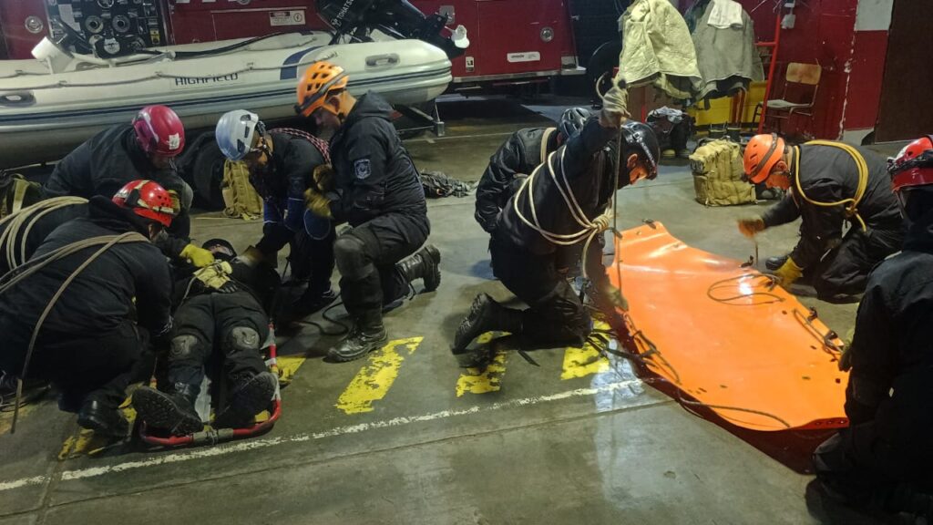 Capacitación clave para la seguridad de los bomberos en escenarios extremos