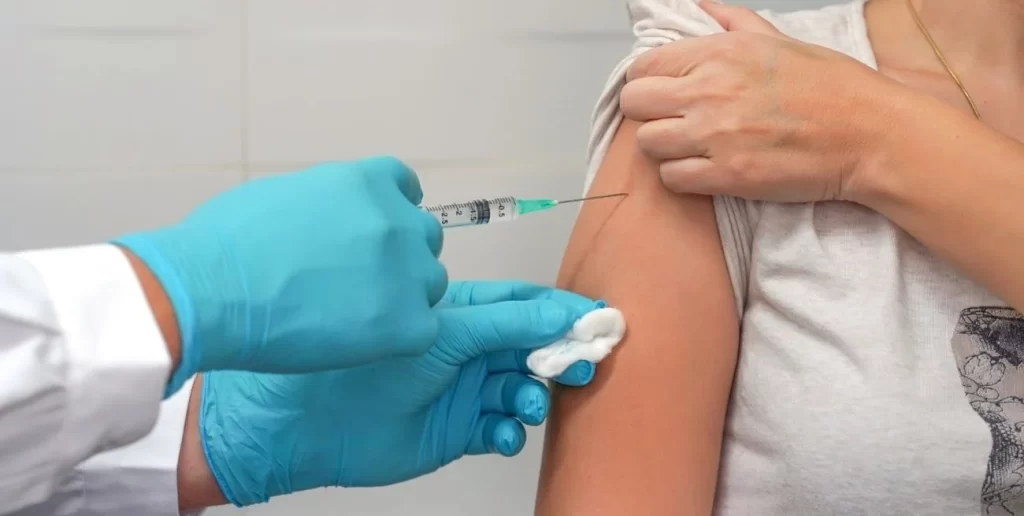 Vacunación abierta este sábado en el Hospital Castro Rendón