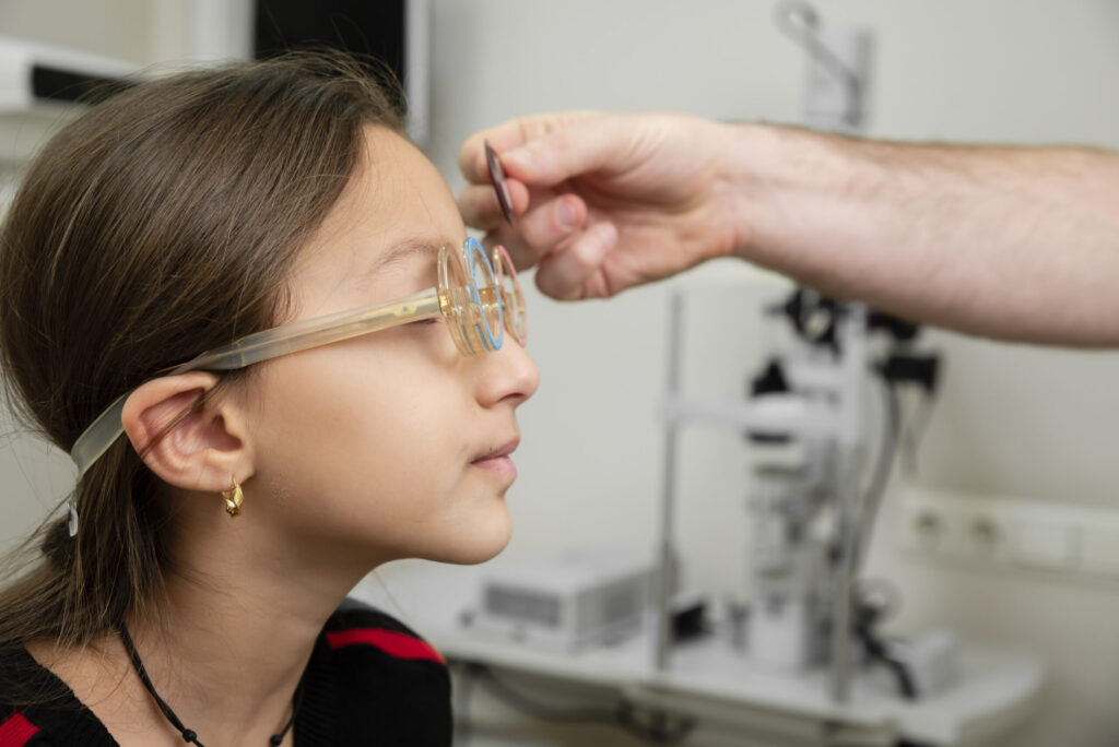 Promueven la detección temprana de problemas visuales en escuelas