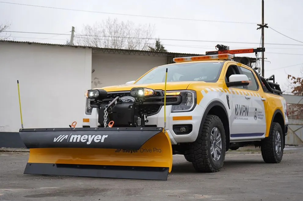 Camioneta adaptada para nieve reforzará mantenimiento de rutas