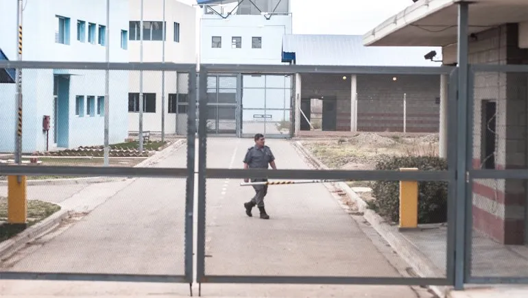 Operativo federal en penal de Senillosa deja secuestro de droga y tecnología